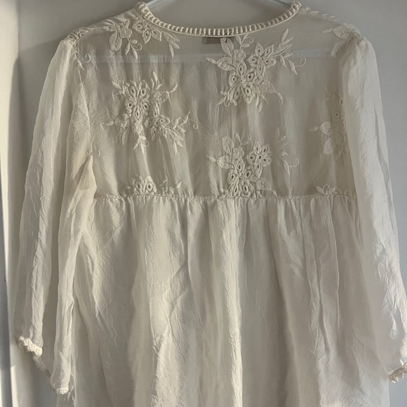 Bellambra flowy white blouse with lace trim - Picture 3 of 3
